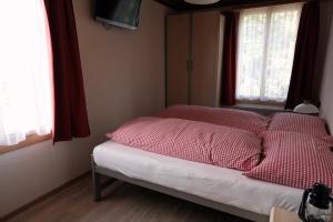 Postel nebo postele na pokoji v ubytování Hotel Tourist