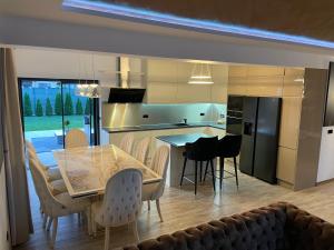 Η κουζίνα ή μικρή κουζίνα στο Class Luxury Residence