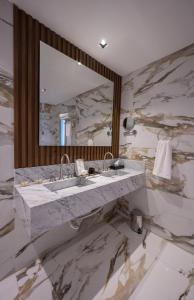 Ένα μπάνιο στο HT Hotel Deluxe Resort & SPA