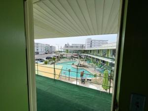 Bazén v ubytování Caribbean Motel nebo v jeho okolí