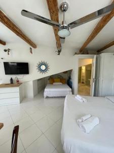 Gallery image of Marbnb Appartamenti Ponza Centro porto Casa Luisa in Ponza +16 photos