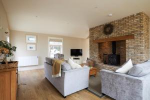 TV a/nebo společenská místnost v ubytování Lovely home close to Killaloe and Lough Derg + 13 fotografií