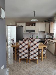 a kitchen with a table and chairs in it at Apartman Lucia in Bilice