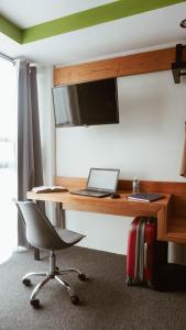 TV a/nebo společenská místnost v ubytování Hotel Brisas Express