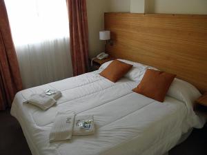 Un ou plusieurs lits dans un hébergement de l'établissement Hotel Paucam