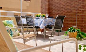Patio nebo venkovní prostory v ubytování Primera línea de mar con terraza ático en Magic World - Marina Dor