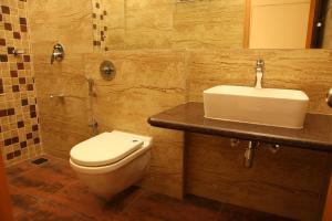 Koupelna v ubytování Hotel Ravikiran Alibaug