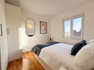 Postel nebo postele na pokoji v ubytování Pepper Penthouse - Luxurious Duplex Apartment, 50m from the Bacvice sand beach
