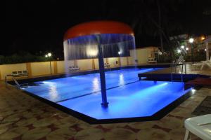 Bazén v ubytování Hotel Ravikiran Alibaug nebo v jeho okolí