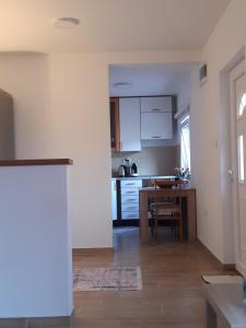 Dapur atau dapur kecil di Deluxe studio & apartments Alexander
