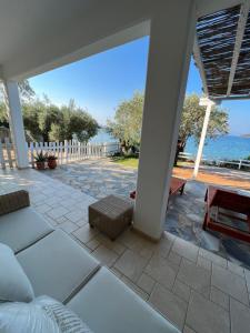 a patio with a view of the ocean at Villas Nies in Soúrpi