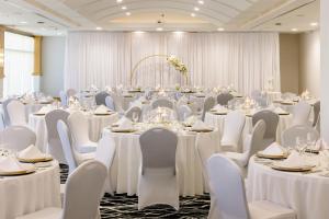 Restaurace v ubytování Watermark Beach Resort + 33 fotografií