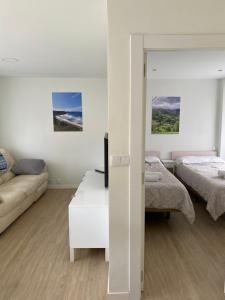 A bed or beds in a room at Acogedor Apartamento en zona privilegiada