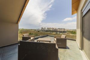 Balkón nebo terasa v ubytování Luxury Villa with Private Pool Close to Lara Beach