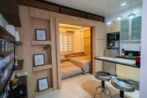 Η κουζίνα ή μικρή κουζίνα στο A2J Executive Studio Near Venice Mall BGC Taguig