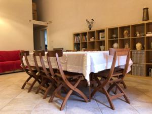 Χώρος καθιστικού στο Summertime Villa