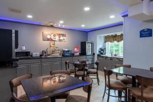 a restaurant with tables and chairs and a counter at Microtel Inn by Wyndham Spartanburg Duncan in Duncan