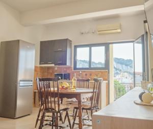 Kuchyň nebo kuchyňský kout v ubytování Zanteapts 360 Gouzeli Apartment