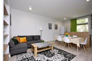 a living room with a couch and a table at Apartament Piwna 13 in Gliwice