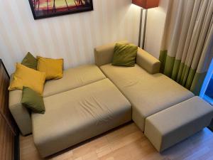 a couch with two pillows on it in a living room at Zwischen See und Stadt in Klagenfurt