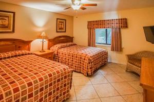 Cama o camas de una habitación en Sand Pebble Resort