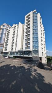 a large white building with a lot of windows at AVENUE APARTMENTS in Chişinău