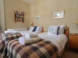Una cama o camas en una habitación de Crabbe House