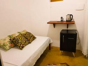 Camera piccola con letto e tavolino di Odoya Morro de São Paulo a Morro de São Paulo