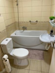 A bathroom at Apartman 22 22