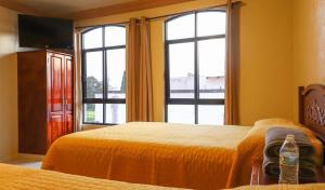 Letto o letti in una camera di Hotel Coroneo