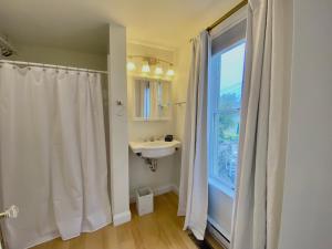 Gallery image of Seaside Inn in Tenants Harbor +120 photos