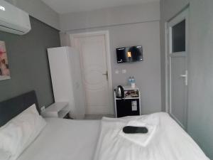 Un pat sau paturi într-o cameră la THE LİMA SUİTES KADIKÖY