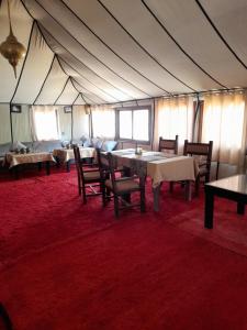 Posezení v ubytování Tourza Desert Camp "Tents with Heating" + 37 fotografií