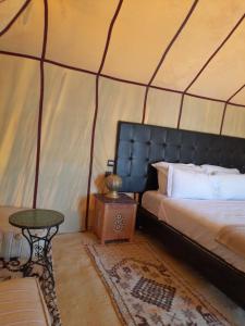 Postel nebo postele na pokoji v ubytování Tourza Desert Camp "Tents with Heating"