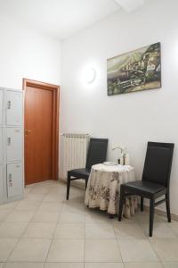 a dining room with a table and two chairs at Affitta camere Mimi family in Florence
