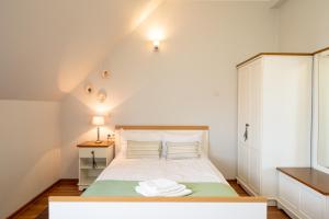 Postel nebo postele na pokoji v ubytování Hotel Rozmaryn i Lawenda + 48 fotografií