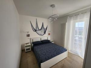 a bedroom with a bed and a large window at Rifugio di Mare - Appartamento Vasto Marina in Vasto