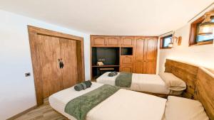 Postel nebo postele na pokoji v ubytování Bungalow Allende Famara con piscina privada y AC