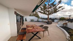 Balkón nebo terasa v ubytování Bungalow Allende Famara con piscina privada y AC