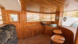 Posezení v ubytování Bungalow Allende Famara con piscina privada y AC