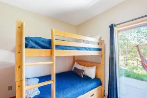 a bunk bed room with two bunk beds and a window at WinterStar E-2 in Fraser