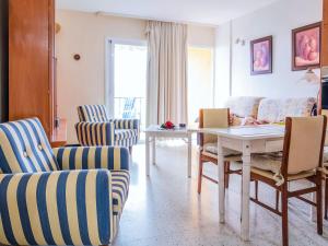 a living room with a table and chairs at Live el Poris chinchorro in Poris de Abona +33 photos