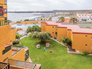 an aerial view of a building with a yard at Live el Poris chinchorro in Poris de Abona