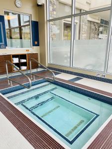 a large swimming pool in a building with a pool at Four Points by Sheraton Kelowna Airport in Kelowna