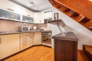 Кухня или мини-кухня в Apartment Above the Source
 +7 фотографий