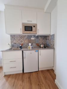 Kuchyň nebo kuchyňský kout v ubytování Maile Apartamentos