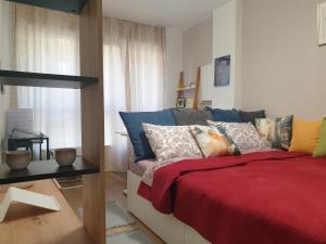 Postel nebo postele na pokoji v ubytování New The Twins Varna Two-Bedroom, Apt 3 at 15 Tsani Ginchev Street, floor 2
