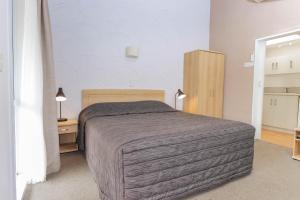 Postel nebo postele na pokoji v ubytování Aztec Motel