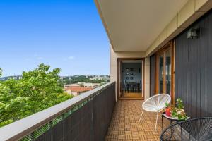 Rõdu või terrass majutusasutuses Appartement Chirpaz - Welkeys