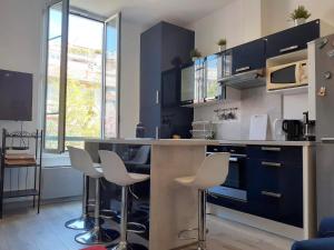 Kuchyň nebo kuchyňský kout v ubytování 2 Pièces Neuf WIFI Quartier Borriglione